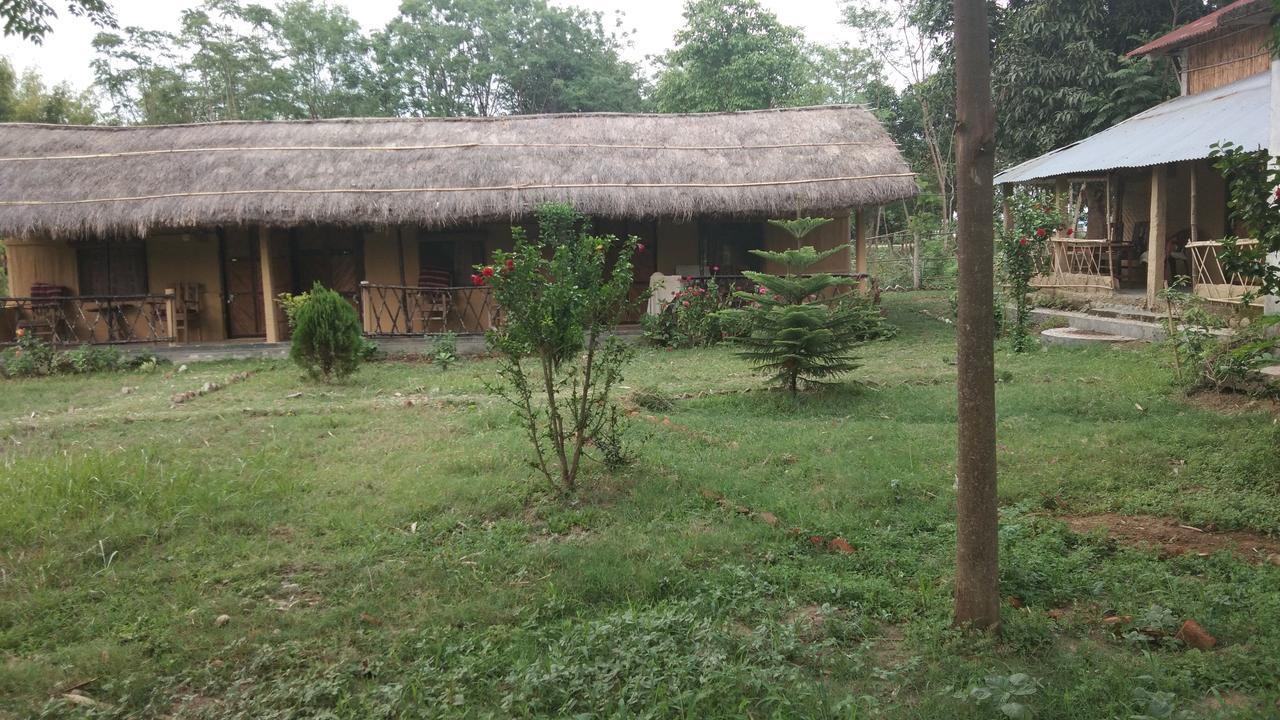 Chital Lodge Chitwan Bagian luar foto