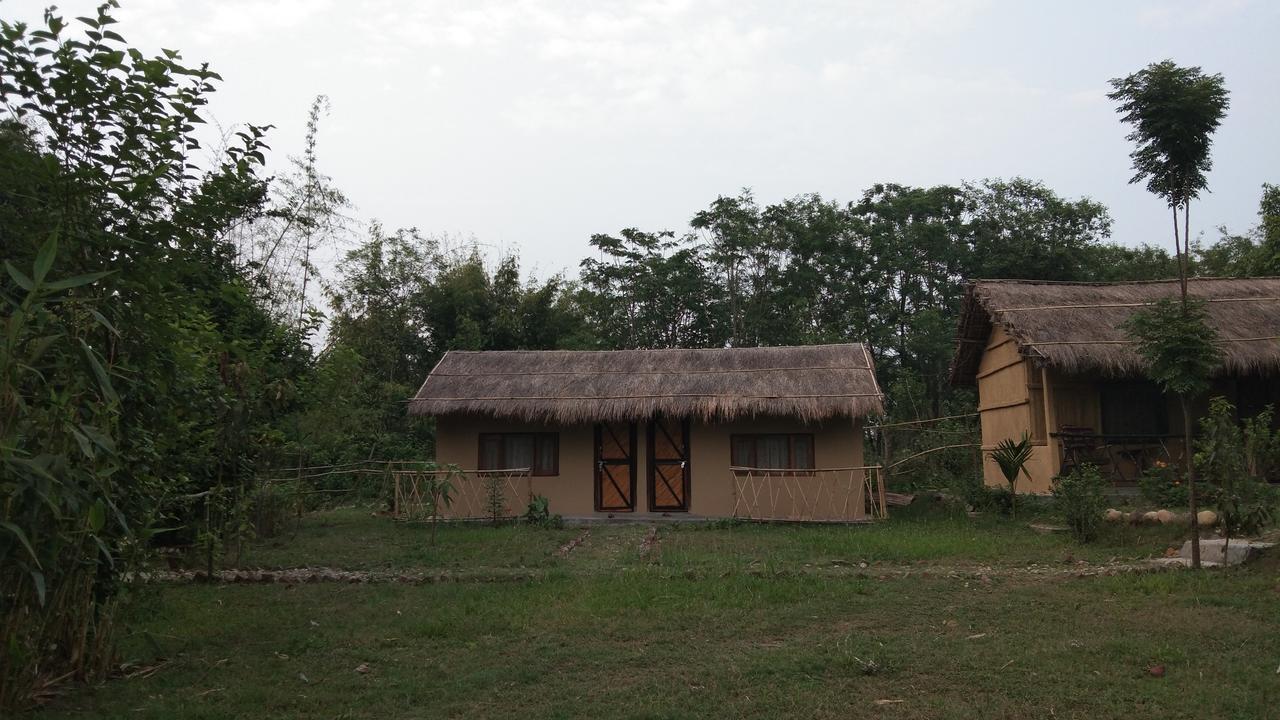 Chital Lodge Chitwan Bagian luar foto