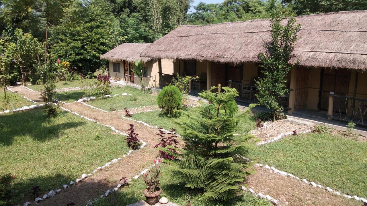 Chital Lodge Chitwan Bagian luar foto