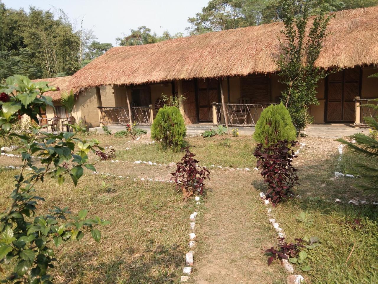 Chital Lodge Chitwan Bagian luar foto