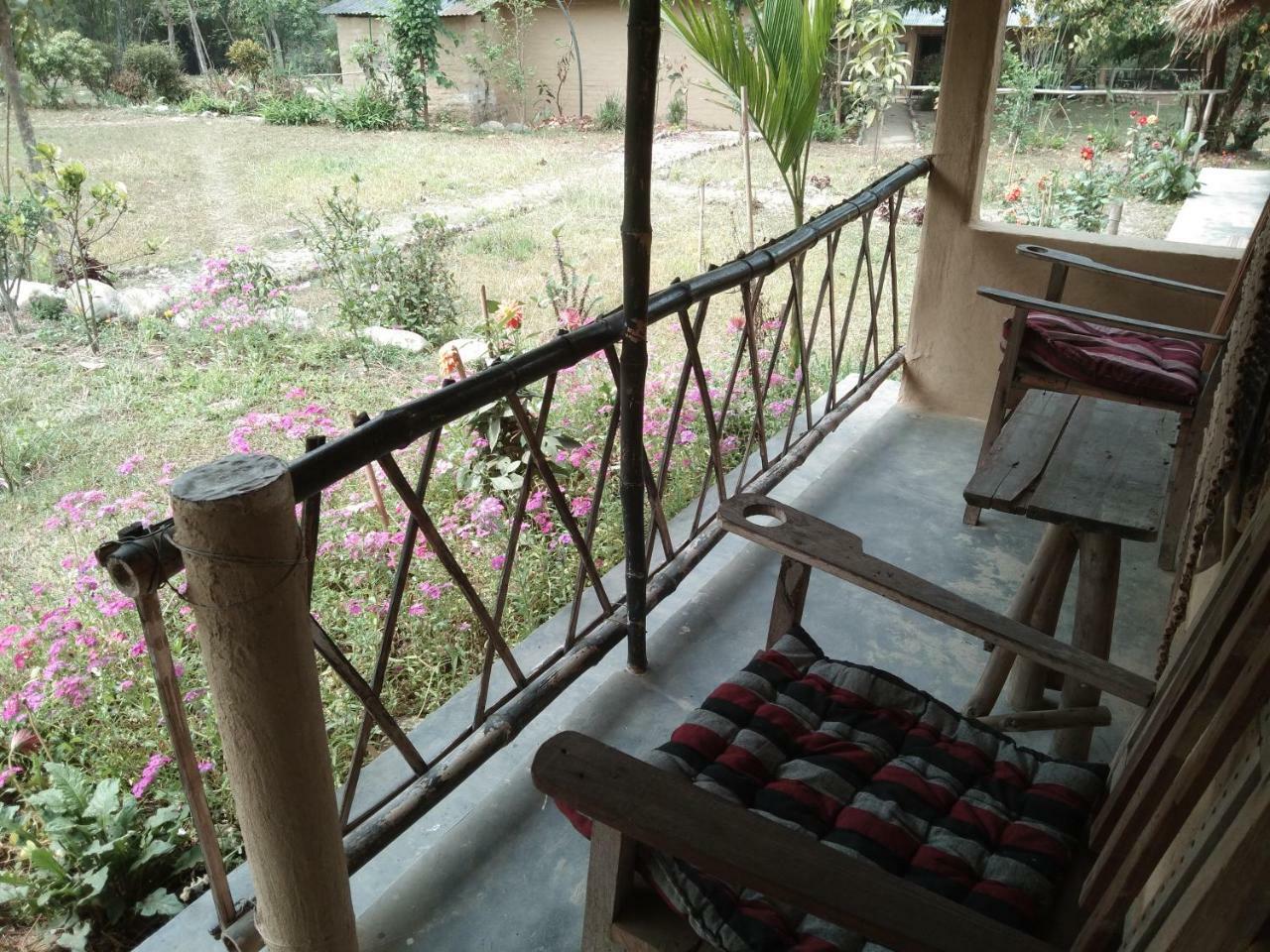 Chital Lodge Chitwan Bagian luar foto